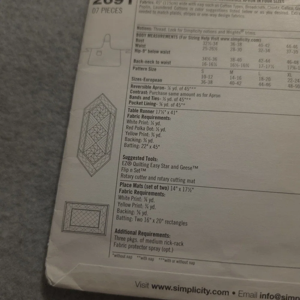 Simplicity 2691 Table Runner, Placemat, Reversible Apron Pattern Misses S-XL Cut